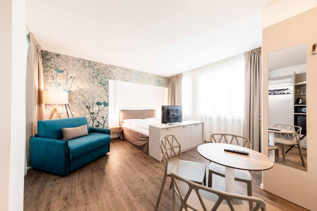 Stay Cooper L Guesthouse Zum Loewen Merano Exterior photo