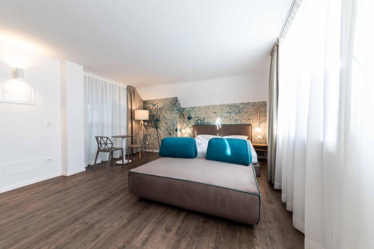 Stay Cooper L Guesthouse Zum Loewen Merano Exterior photo