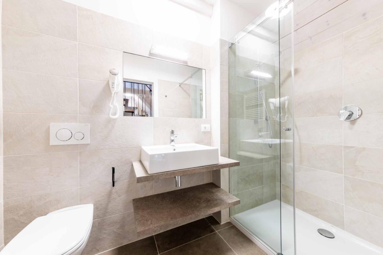 Stay Cooper L Guesthouse Zum Loewen Merano Exterior photo