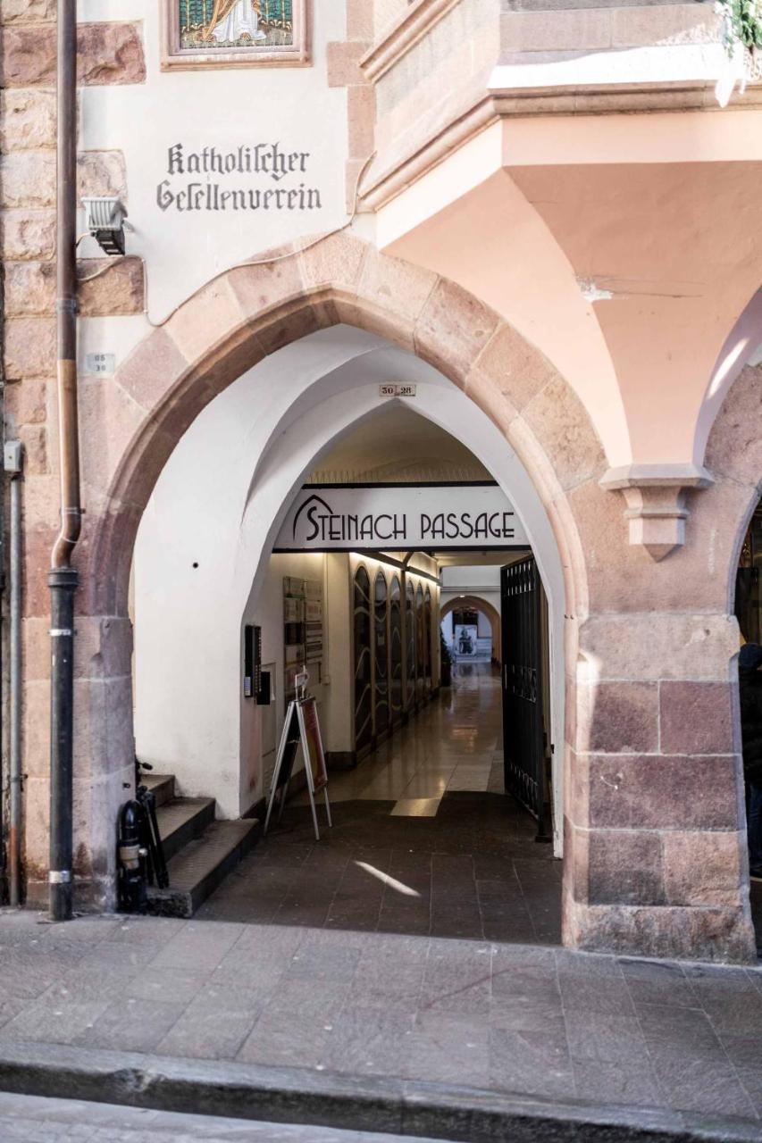 Stay Cooper L Guesthouse Zum Loewen Merano Exterior photo
