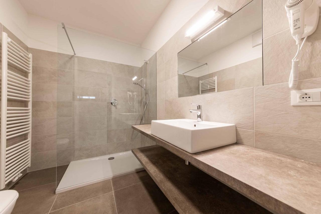 Stay Cooper L Guesthouse Zum Loewen Merano Exterior photo