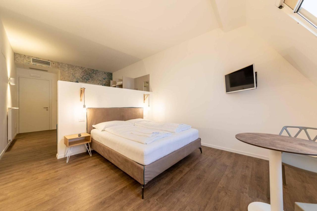 Stay Cooper L Guesthouse Zum Loewen Merano Exterior photo